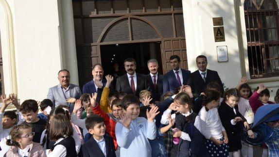 Meb Müsteşarı Sayın Yusuf  TEKİN Cağaloğlu Anadolu Lisesini Ziyaret Etti
