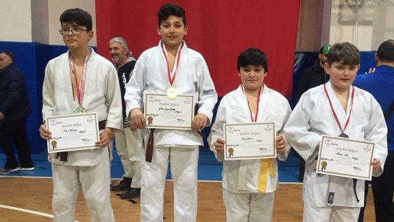 Fatih Atatürk İmam Hatip Ortaokulu İstanbul  Judo Şampiyonu Oldu