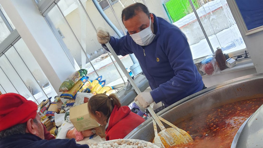 Kahramanmaraş Göksun'da 2.000 Kişilik Mutfak Kurduk