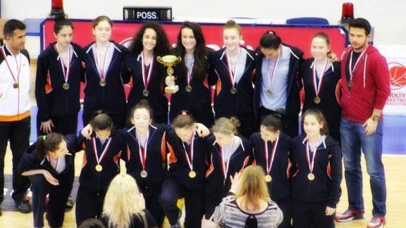 2014  2015 Eğitim Öğretim yılında Fatih Çapa Atatürk Ortaokulu Yıldız Kızlar İstanbul Şampiyonu olmuştur