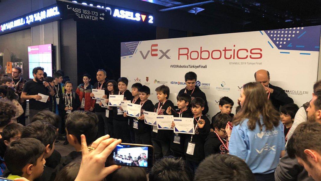 Vex Robotics Türkiye  Yarışmasında Türkiye Birinciliği