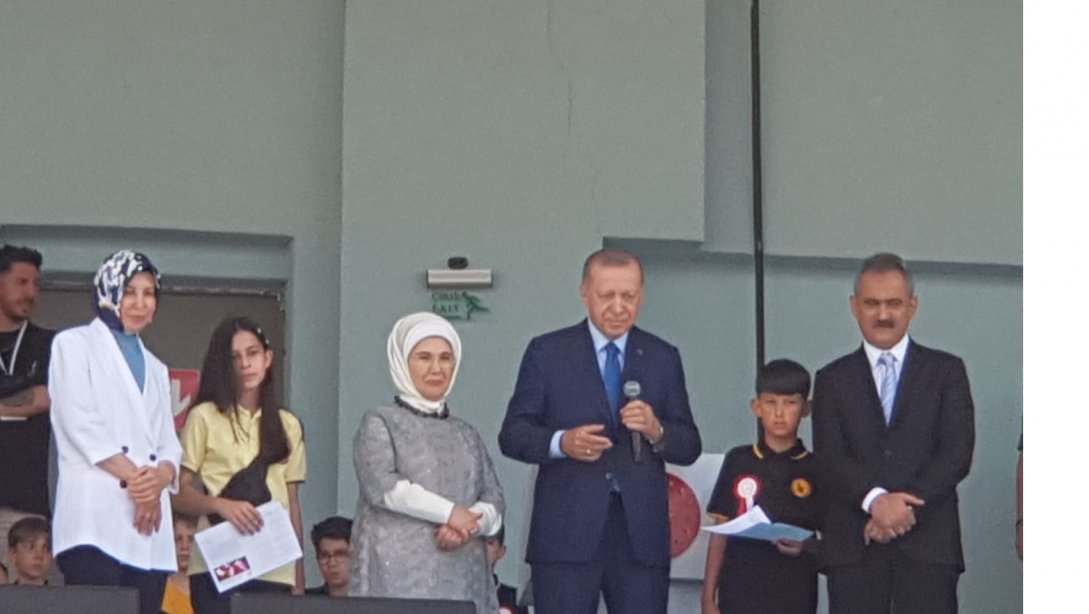 Cumhurbaşkanımız Sayın Recep Tayyip Erdoğan ve Bakanımız Sayın Mahmut Özer Karne Dağıtım Törenine Katıldı